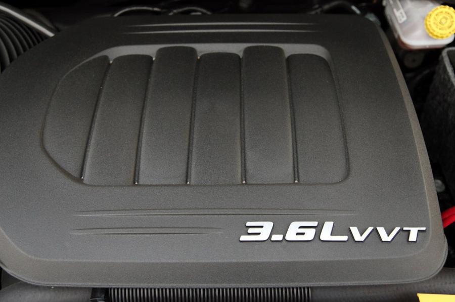  Chrysler Town & Country Touring 2011 года  (фото 28 из 43)